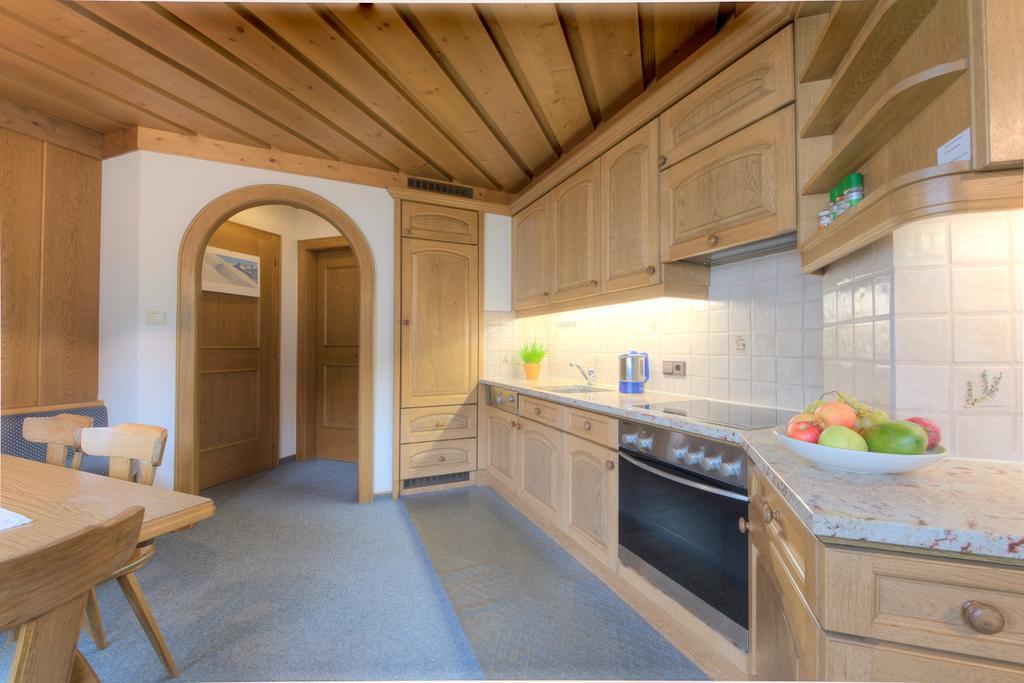 Hotel Garni Almjur St. Anton am Arlberg Rom bilde